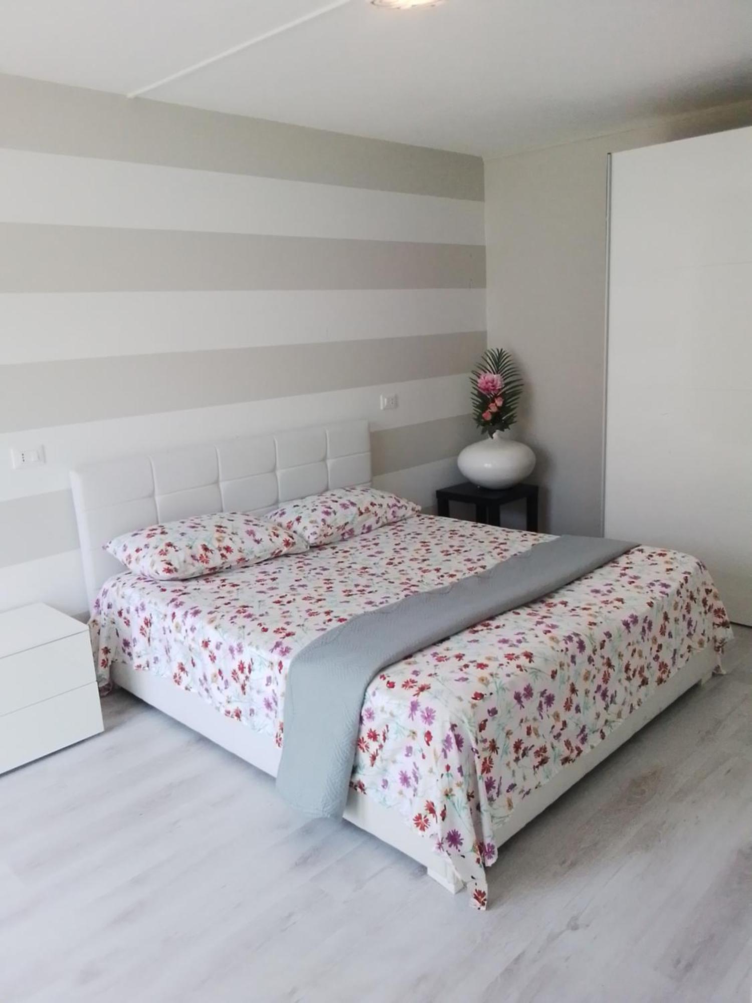 Holiday Apartaments Desenzano del Garda Eksteriør billede